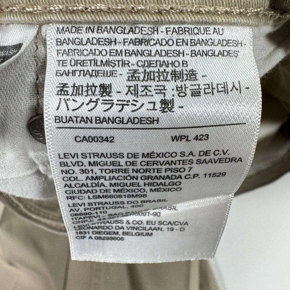 Levi's 541 Athletic Taper Khaki Pants Mens 46x34 Measures 46x32 Stretch Big Tall